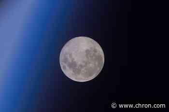 Moon bases could feature mile-high skyscrapers