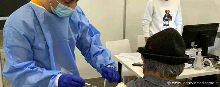 Erba, anziani a Lariofiere per il vaccino Ma 100 persone in meno del previsto - La Provincia di Como
