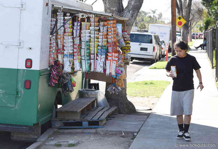 Santa Ana street vendors still face hassles
