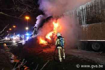 Hulpdiensten hele nacht in de weer door brandende vrachtwagen op E313 - Gazet van Antwerpen