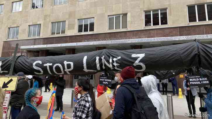 Native American activists ‘KILL’ BLACK SNAKE outside White House in anti-pipeline protest after marching through DC (PHOTO, VIDEO)