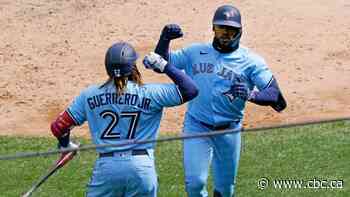 Blue Jays outlast Yankees in extra innings to pick up opening day win