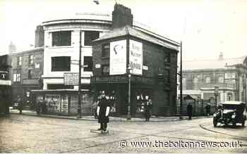 Traffic: Standing on a box in Newport Street Bolton in 1929 - The Bolton News