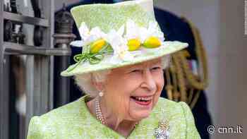 Queen sends signal with first public outing this year
