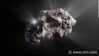 A rare interstellar comet reveals its secrets