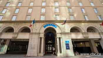 Toronto pauses plans to clear encampments after COVID-19 outbreak declared at shelter hotel