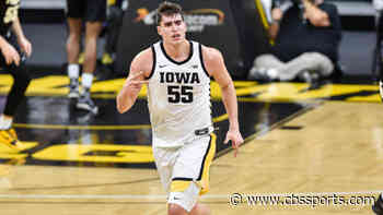 Iowa's Luka Garza and UConn's Paige Bueckers earn 2021 Naismith Player of the Year honors