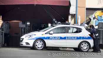 Modena, via alla stretta sui controlli. Clienti bevevano all’esterno del bar Stadio: locale chiuso 5 giorni - La Gazzetta di Modena