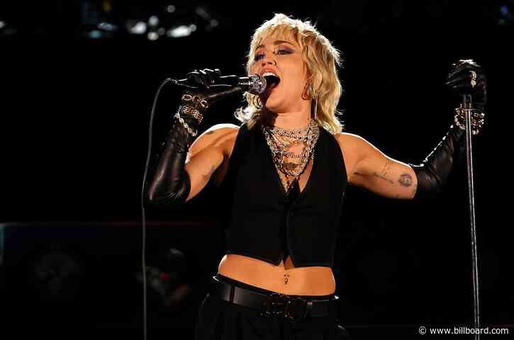 Miley Cyrus Rocks Out With Covers of Queen, Blondie For NCAA Final Four Concert