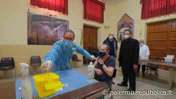 Palermo, 50 mila dosi e 6 mila prenotati nelle parrocchie. Quattromila iniezioni fatte in Sicilia - La Repubblica
