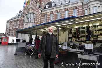 Na veertig jaar stopt Eric (65) als marktkramer: “Het bleef altijd plezant, tot corona de kop opstak”<BR />