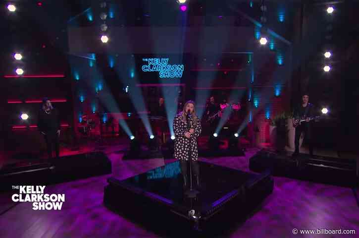 Kelly Clarkson Powers Through ‘3AM’ Cover of Matchbox Twenty
