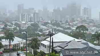 Queensland dodges Easter deluge prediction, tourism operators hope their luck will soon improve