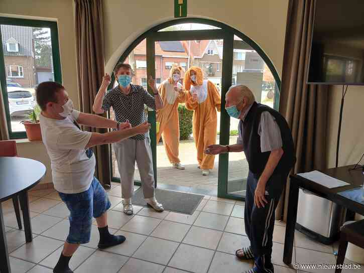 Kasteelhof krijgt paashazen op bezoek<BR />