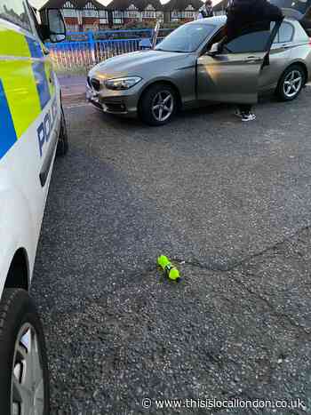Man assaults emergency worker after drugs arrest in Welling