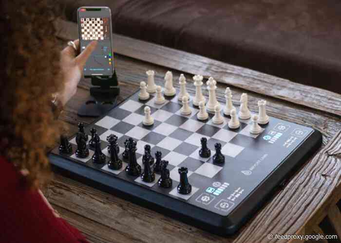 ChessUp chess computer and connected chessboard from $249