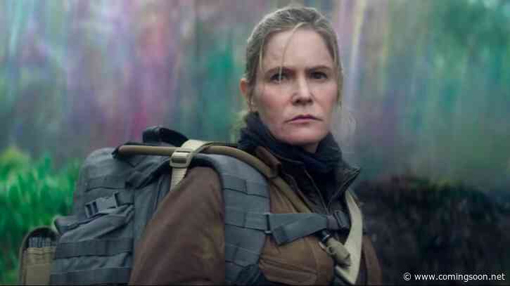 Jennifer Jason Leigh to Lead Amazon’s Hunters Season 2