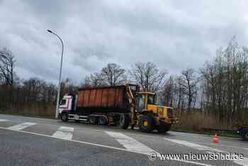Container van vrachtwagen komt los in Bocholt