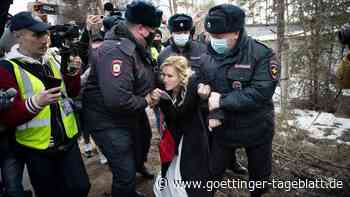 Unterstützer Alexej Nawalnys vor Straflager bei Moskau festgenommen