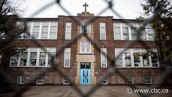 Toronto Public Health closing all schools starting Wednesday as city's COVID-19 cases surge