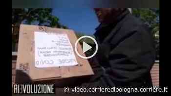 Modena, i “No Covid” consegnano un pacco a Bonaccini video - Corriere della Sera
