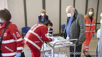 Modena. La Pasquetta di lavoro al centro vaccinale «Per il bene di tutti è vietato fermarsi» - La Gazzetta di Modena