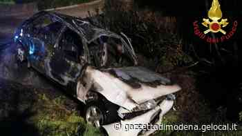 Modena, esce di strada con l'auto che poi prende fuoco. Riesce ad uscire prima ed è illeso. - La Gazzetta di Modena