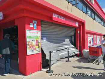 Ardea. Furto di Pasqua: ladri distruggono l’ingresso del Carrefour e svuotano le casse (FOTO) - Il Corriere della Città