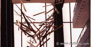 Lippold’s Soaring Lincoln Center Sculpture Lands at La Guardia