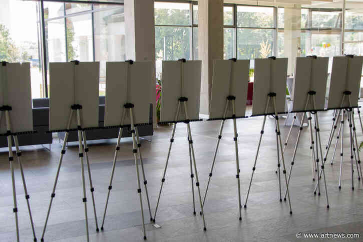 The Best Aluminum Easels for Stabilizing Your Canvases