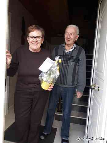 Leden Neos Kinrooi krijgen paasbloemen en een boodschap van hoop - Het Belang van Limburg