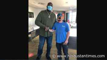 Former basketball player Shaquille O'Neal pays for stranger’s engagement ring. Watch - Hindustan Times