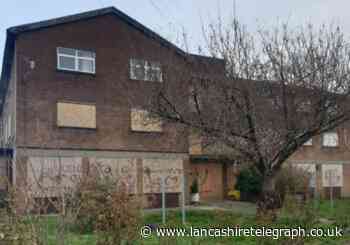 Group of youths try to gain access to abandoned and potentially dangerous building