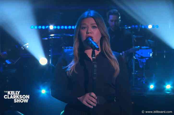 You Won’t Be Feeling So ‘Blue’ After Hearing Kelly Clarkson’s LeAnn Rimes Cover