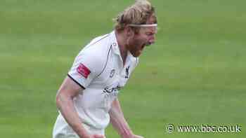 County Championship: Liam Norwell takes 5-32 to put Warwickshire in command against Derbyshire