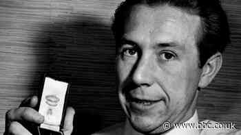Ex-Preston winger Holden dies at 90