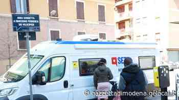 Modena. Il caso / La biglietteria mobile di Seta: code al freddo e poca sicurezza - La Gazzetta di Modena