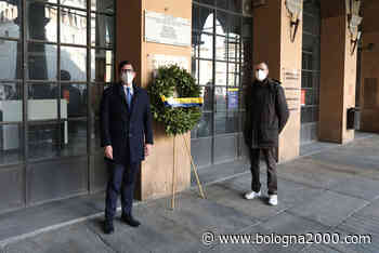 Una corona per commemorare l'eccidio di Piazza Grande a Modena - Bologna 2000