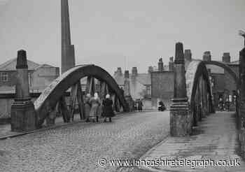 Fantastic study of life on the cobbles in Fifties' Blackburn