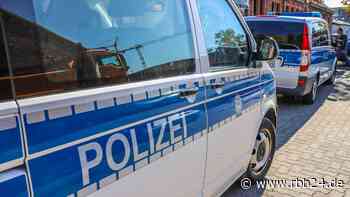 Razzia und Festnahmen: Polizei sprengt Ring von Anlagebetrügern und Geldwäschern - rbb24
