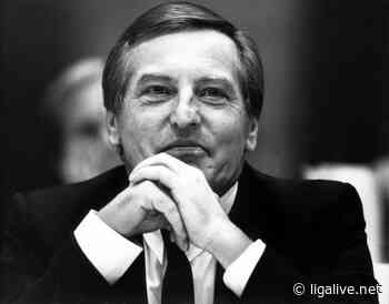 Bundesliga-Geschichte - Als die Rückennummer Pflicht und der Trainer mit Steinen beworfen wurde - Ligalive