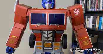 Transformers come to life: This $700 Optimus Prime does everything, including transform, by itself     - CNET