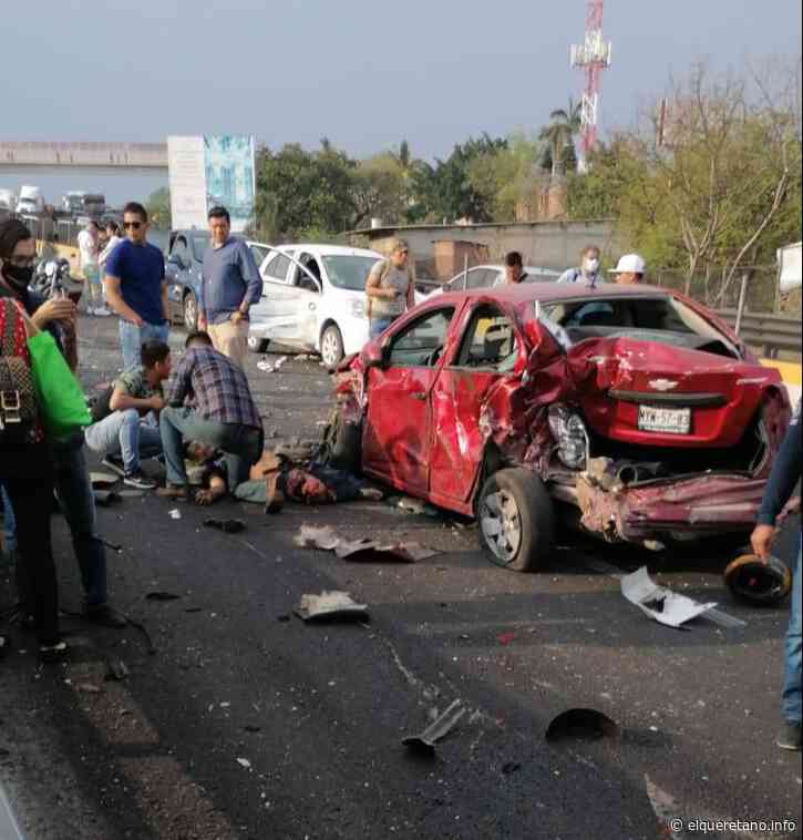 Carambola entre 12 vehículos en la autopista Cuernavaca-Acapulco deja 10 heridos. - El Queretano