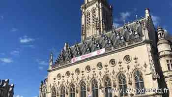 Une banderole «Votons Arras» pour «Votre plus beau marché» sur le beffroi - La Voix du Nord