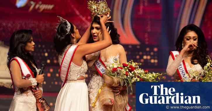 'Mrs World' grabs crown from head of 'Mrs Sri Lanka' in on-stage fracas – video