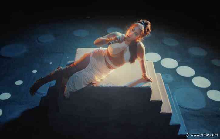 Watch Kali Uchis bring new single ‘Telepatía’ to ‘Fallon’