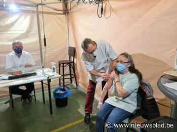 Godelieve uit Linter krijgt het 10.000ste vaccin toegediend - Het Nieuwsblad