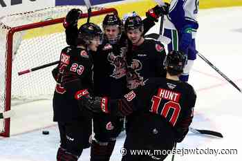 Warriors score three in second on way to win over Swift Current - moosejawtoday.com