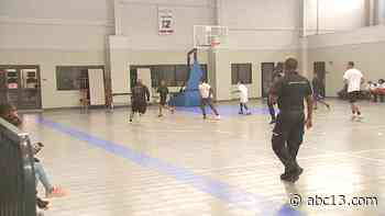 Houston law enforcement officers build healthy relationships with inner city kids through the game of basketball - KTRK-TV