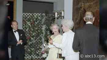 Queen Elizabeth treated to toe-tapping gospel music in rainy Houston in 1991 - KTRK-TV